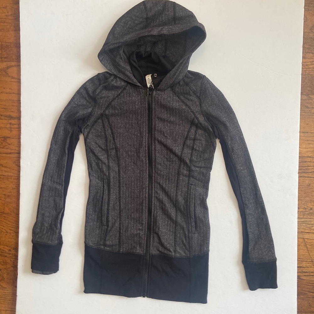 Lululemon Daily Practice Jacket, size 4, EUC